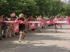 Мексиканки совершили забег на шпильках