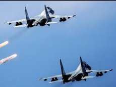 Обгон Су-30 истребителем Су-35