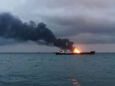Тушение мощного пожара на суднах в Керченском проливе