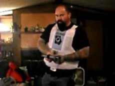 Мужчина протестировал на себе пуленепробиваемый жилет