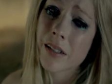 Аврил Лавин расплакалась на съемках нового клипа