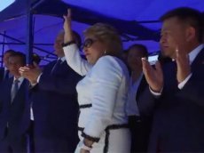 Валентина Матвиенко станцевала зажигательный танец в Киргизии