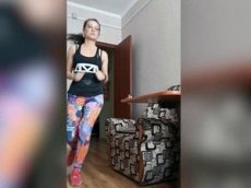 Жительница Якутии пробежала полумарафон в однокомнатной квартире