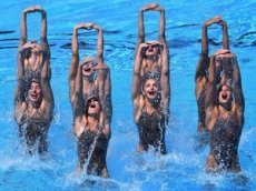 Синхронистки показали номер под песню группы Little Big