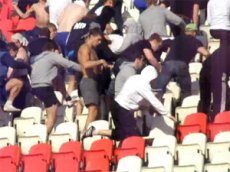 Болельщики забросали друг друга креслами на матче «Амкар» — «Зенит»