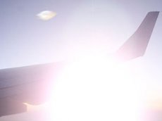 НЛО засняли из иллюминатора самолета