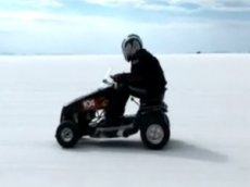 Англичане создали "летающую" газонокосилку