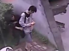 Как обчистить карманы по-китайски