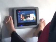 Босоногий пассажир самолета возмутил интернет-пользователей