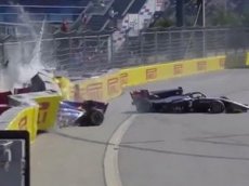 Столкновение двух гонщиков «Формулы-2» в Сочи