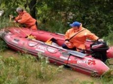 Туристы сняли ролик в салоне тонущего автомобиля