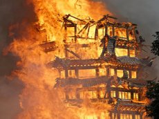 Сгорела самая высокая пагода в Азии