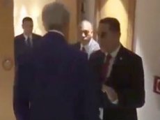 Видео обыска Джона Керри на встрече с президентом Египта