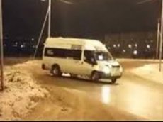 Водитель маршрутки продемонстрировал чудеса дрифта