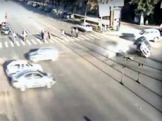 ДТП с мотоциклистом в центре Перми попало на камеры видеонаблюдения