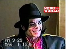 В интернете размещено видео допроса Майкла Джексона в полицейском участке