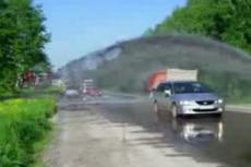 Фонтан из нечистот на въезде в Новосибирск