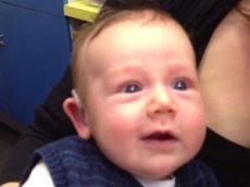 Глухой малыш впервые услышал голос мамы