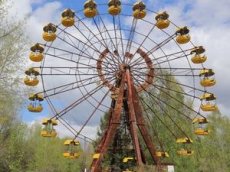 В Припяти туристы запустили колесо обозрения без электричества