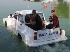 Румынский пикап превратили в амфибию
