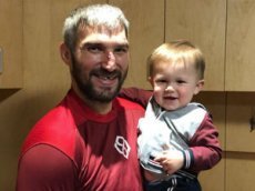 Сын Овечкина увидел папу по телевизору