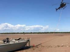 Рыбак вызвал вертолет, чтобы спастись от голодных крокодилов