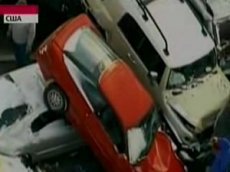 В Канзасе из-за гололеда столкнулись сорок легковых автомобилей