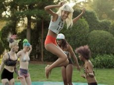 Новый клип Уиллоу Смит признали слишком откровенным