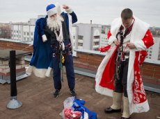Деды Морозы-альпинисты в Минске