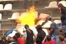 Болельщики "Спартака" устроили костер из кресел на стадионе в Брянске