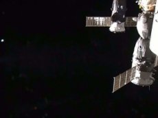 Камера на МКС засняла НЛО, замаскированный под спутник Земли