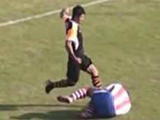 Турецкий футболист пнул в лицо упавшего соперника