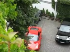 Анекдотичная парковка Ferrari