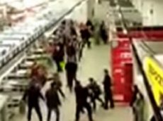 Посетители супермаркета устроили массовую драку