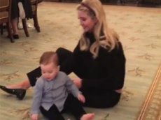 11-месячный внук Трампа стал интернет-звездой