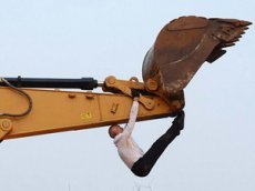 Хореограф станцевал с экскаватором