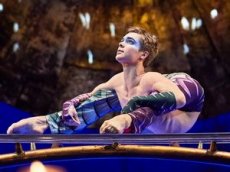 Артист Cirque du Soleil изобразил русские поговорки