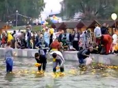 Жители Ижевска предпочли флешмобу фрукты