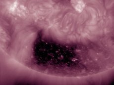 Учёные обнаружили на Солнце квадратную дыру