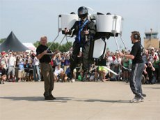 Начались испытания первого реактивного ранца для продолжительных полётов