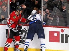 У хоккеиста украли шлем во время матча НХЛ