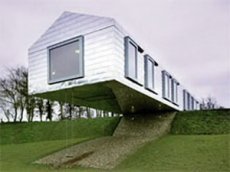 В Британии появился балансирующий над землей отель