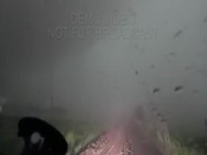 Автомобиль оказался на пути прохождения торнадо