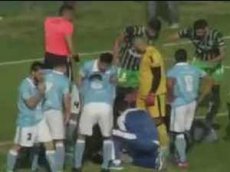 Судья спас жизнь футболисту во время матча