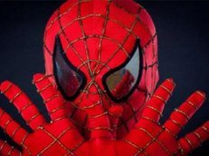 Муж жестоко разыграл жену, сбросив игрушечного ребенка с лестницы