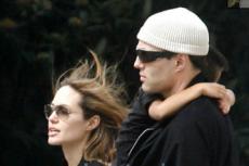 Папарацци преследуют Анджелину Джоли в Праге