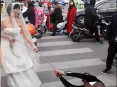 Невеста заковала в цепи жениха, прогулявшего свадьбу