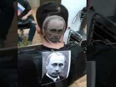 Парень из Сербии выстриг портрет Путина на голове