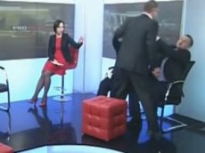 Депутаты Рады подрались в прямом эфире парламентского телеканала