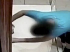 Ребенок проткнул пальцем картину за 1,5 млн долларов